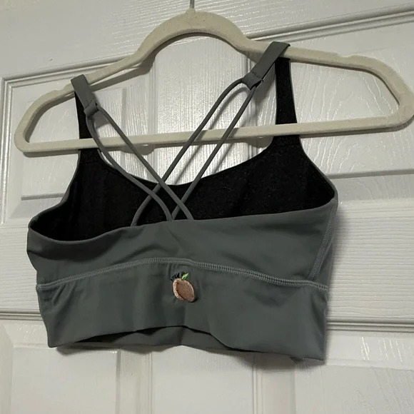 Two-Piece Gray Activewear Set | High-Waisted Leggings & Sports Bra like new - Picture 8 of 14